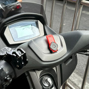 ที่จับโทรศัพท์สำหรับมอเตอร์ไซต์พร้อมครอบแฮนด์ Mototec Quicklock-Nmax155